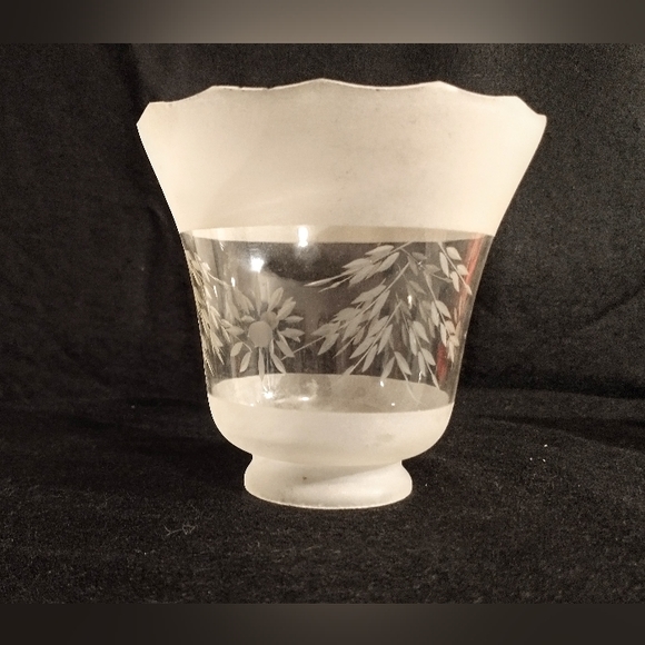 Vintage Clear & Frosted Glass Shade - Etching - Picture 4 of 9